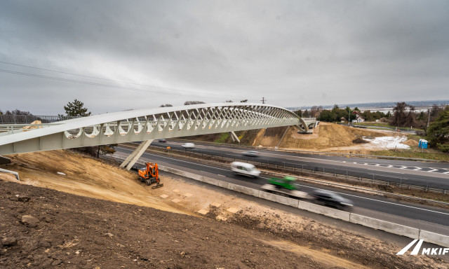 C&eacute;legyenesben az M7-es &uacute;j h&iacute;dj&aacute;nak &eacute;p&iacute;t&eacute;se