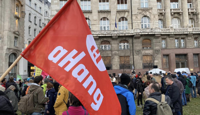 15 ezer ember tiltakoz&aacute;s&aacute;t viszi el az aHang a Honv&eacute;delmi Miniszt&eacute;riumhoz