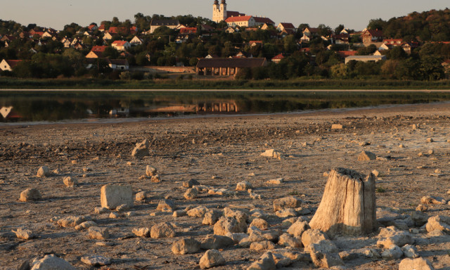 L&aacute;tv&aacute;nyosan kisz&aacute;radt a tihanyi Belső-t&oacute;