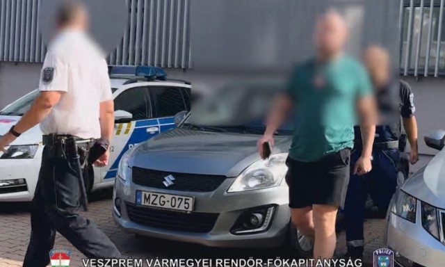 Egy &oacute;r&aacute;n bel&uuml;l k&eacute;tszer &uuml;lt ittasan a vol&aacute;n m&ouml;g&eacute;