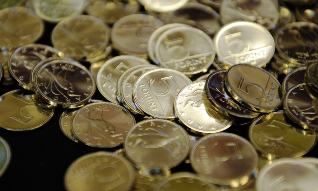 &Uacute;gy n&eacute;z ki, nem vonj&aacute;k ki egyelőre az &ouml;tforintos &eacute;rm&eacute;ket a forgalomb&oacute;l