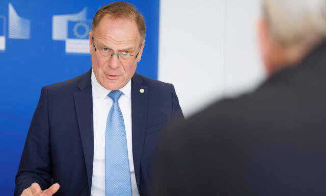 Navracsics Tibor reag&aacute;lt Lőrincz Vikt&oacute;ria miniszter k&ouml;zlem&eacute;ny&eacute;re - Nagy &aacute;rny&eacute;kra vetőd&eacute;sről besz&eacute;l