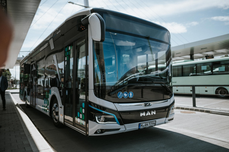 Jövő nyáron öt elektromos busszal bővül a V-busz flottája