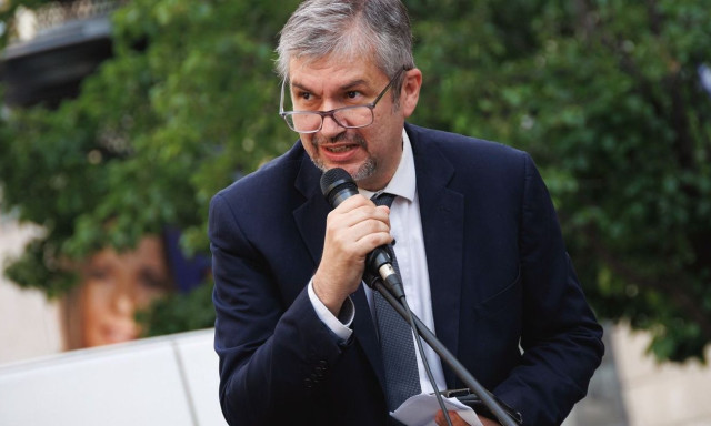 K&ouml;zv&eacute;lem&eacute;nykutat&aacute;s: Hadh&aacute;zy &Aacute;kost l&aacute;tn&aacute;k az emberek legsz&iacute;vesebben az &aacute;llamfői sz&eacute;kben