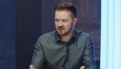 Nyomoz&aacute;s indult a titkosszolg&aacute;lati nyom&aacute;s &uuml;gy&eacute;ben Szab&oacute; Bence &aacute;ll&iacute;t&aacute;sai ut&aacute;n