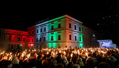 T&ouml;meg fogadta Magyar P&eacute;tert Veszpr&eacute;mben - K&eacute;peken a TISZA veszpr&eacute;mi &aacute;llom&aacute;sa