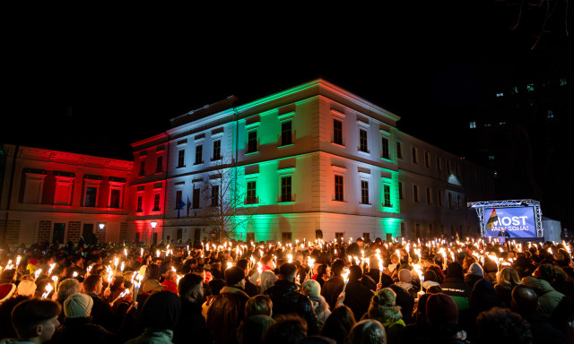 T&ouml;meg fogadta Magyar P&eacute;tert Veszpr&eacute;mben - K&eacute;peken a TISZA veszpr&eacute;mi &aacute;llom&aacute;sa