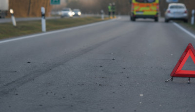 Teheraut&oacute; &eacute;s szem&eacute;lyaut&oacute; &uuml;tk&ouml;z&ouml;tt Csopak &eacute;s Veszpr&eacute;m k&ouml;z&ouml;tt