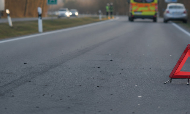 Teheraut&oacute; &eacute;s szem&eacute;lyaut&oacute; &uuml;tk&ouml;z&ouml;tt Csopak &eacute;s Veszpr&eacute;m k&ouml;z&ouml;tt