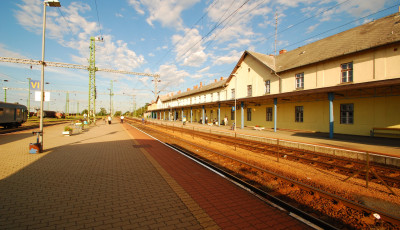 Idén is magyar versek szólnak a hangszórókból a busz- és vonatállomásokon