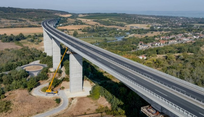 M&aacute;r szerda d&eacute;lut&aacute;n megnyitj&aacute;k a forgalom előtt a Kőr&ouml;shegyi v&ouml;lgyhidat