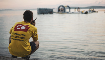 Id&eacute;n 10 ember fulladt a Balatonba