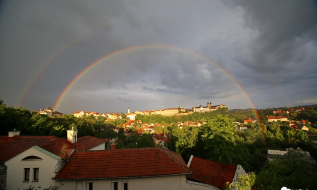 Dupla sziv&aacute;rv&aacute;ny festette be Veszpr&eacute;m &eacute;gboltj&aacute;t - Instagram H&iacute;rad&oacute;