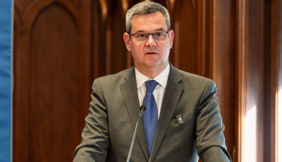 Az &ldquo;any&aacute;z&oacute;s&rdquo; Tak&aacute;cs P&eacute;ter is ott lesz az &uacute;j parlamentben