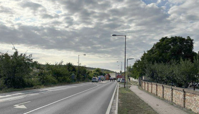 Kamion z&aacute;rja el a 72-es főutat Lit&eacute;rn&eacute;l - Teljes &uacute;tlez&aacute;r&aacute;s van &eacute;rv&eacute;nyben