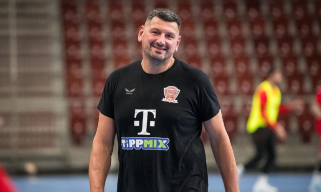 T&aacute;vozik Sterbik &Aacute;rp&aacute;d, a Veszpr&eacute;m kapusedzője