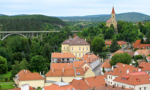 J&ouml;vő h&eacute;t v&eacute;g&eacute;n rendezik meg a veszpr&eacute;mi idők&ouml;zi v&aacute;laszt&aacute;st