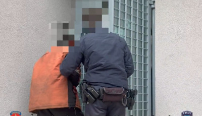 Rendszeresen k&ouml;zter&uuml;leten pofozta p&aacute;rj&aacute;t a v&aacute;rpalotai f&eacute;rfi