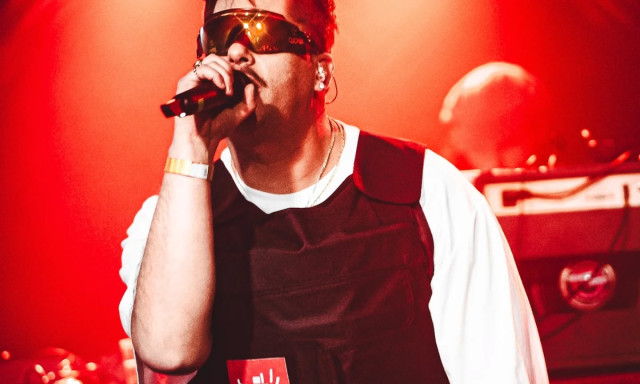 P&eacute;nteken Mikee Mykanic &eacute;rkezik az Expressz&oacute;ba