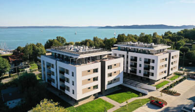 &bdquo;El&eacute;g a betonrengetegből&rdquo; &ndash; utc&aacute;ra vonultak a balatonf&uuml;rediek a lak&oacute;parkok miatt