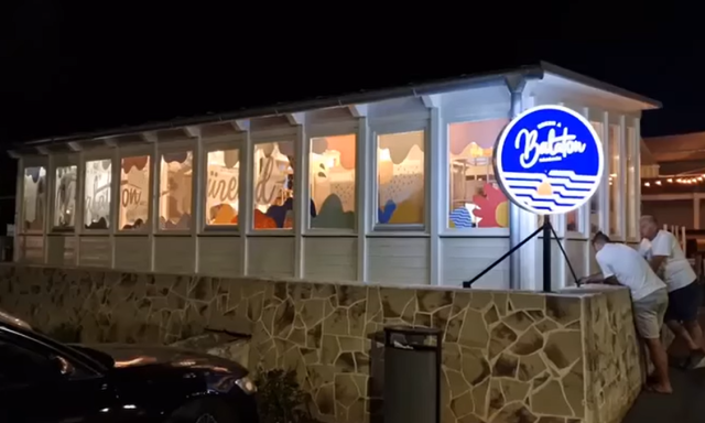 &Oacute;ri&aacute;si az &eacute;rdeklőd&eacute;s a nyit&aacute;s &oacute;ta &Ouml;rd&ouml;g N&oacute;r&aacute;&eacute;k &uacute;j, f&uuml;redi kisboltj&aacute;n&aacute;l