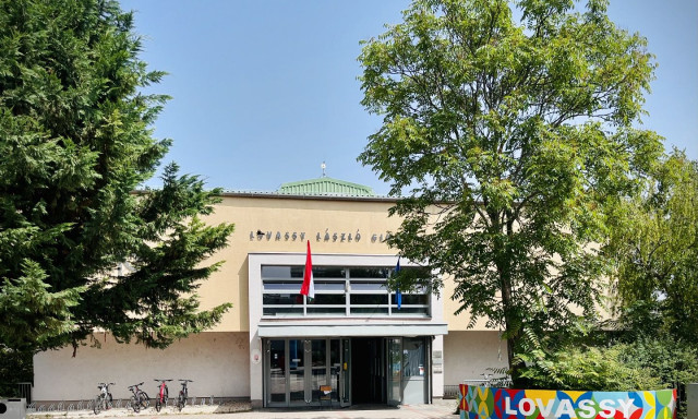 Ism&eacute;t az &eacute;lmezőnyben a veszpr&eacute;mi Lovassy - 4. helyen az orsz&aacute;gos 2026-os gimn&aacute;ziumi rangsorban