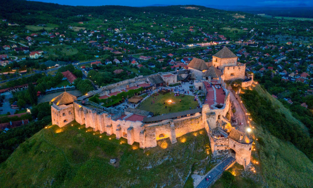 Az orsz&aacute;g legszebbjei k&ouml;z&eacute; v&aacute;lasztott&aacute;k a S&uuml;megi v&aacute;rat