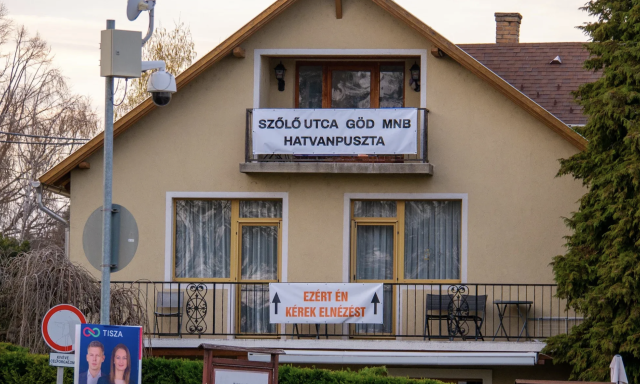 &Uacute;j szintre l&eacute;pett a f&uuml;redi plak&aacute;th&aacute;bor&uacute; - A felső erk&eacute;ly visszav&aacute;gott