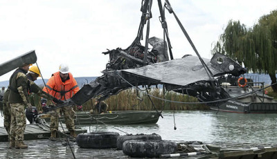 3-4 rep&uuml;lőroncsot rejthet a Balaton