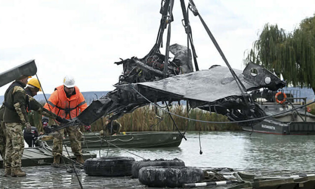 3-4 rep&uuml;lőroncsot rejthet a Balaton