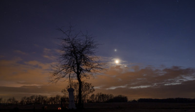 Hold-Jupiter p&aacute;ros ragyog majd az &eacute;gen