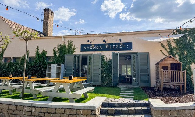 Napi j&oacute;fej - Egy poh&aacute;r hideg v&iacute;zzel seg&iacute;t a forr&oacute;s&aacute;gban a Nyomda Pizz&aacute;t!