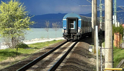 A második nyári hétvégén is összeomlott a MÁV a Balatonnál