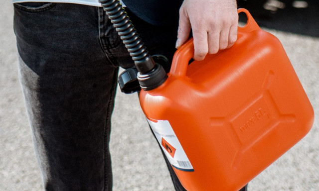 T&ouml;bb, mint f&eacute;lmilli&oacute;t tankolgatott &ouml;ssze fizet&eacute;s n&eacute;lk&uuml;l h&aacute;rom veszpr&eacute;mi f&eacute;rfi