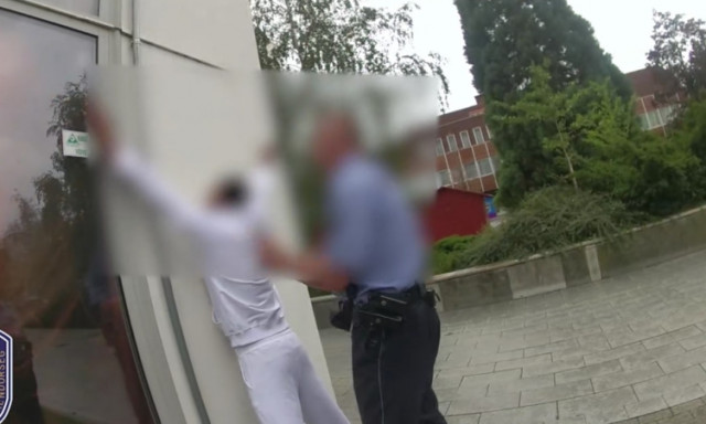 Berontott &eacute;lett&aacute;rsa veszpr&eacute;mi munkahely&eacute;re, majd kir&aacute;ngatta onn&eacute;t &eacute;s megverte