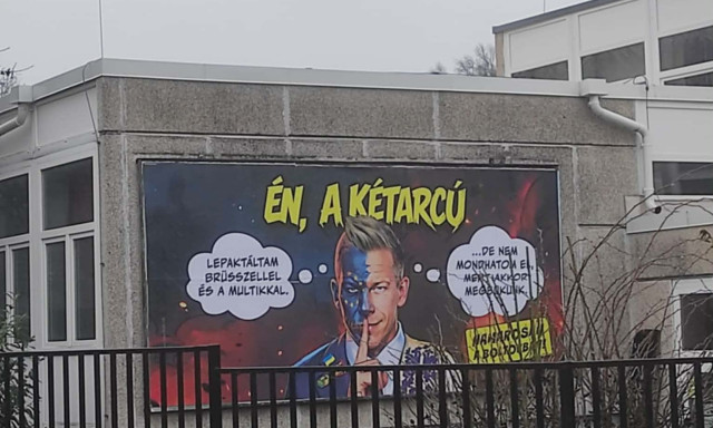 Fideszes propaganda &oacute;ri&aacute;splak&aacute;tot tettek ki egy veszpr&eacute;mi k&ouml;z&eacute;piskola fal&aacute;ra