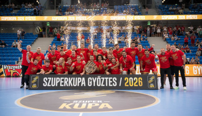 Megvan a szezon első tr&oacute;fe&aacute;ja -A Szeged legyőz&eacute;s&eacute;vel Szuperkupa-győztes a Veszpr&eacute;m