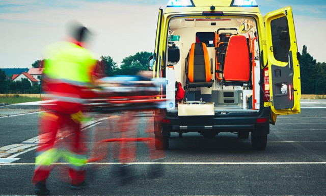 Veszpr&eacute;mben is egyre t&ouml;bben seg&iacute;ten&eacute;k a mentős&ouml;k munk&aacute;j&aacute;t - Van aki &eacute;telt van, aki k&aacute;v&eacute;t aj&aacute;nlott fel