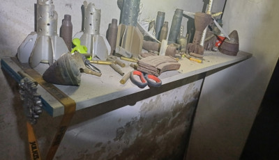 Őrizetbe vett&eacute;k az &ouml;sk&uuml;i robban&aacute;s s&eacute;r&uuml;ltj&eacute;t - Vil&aacute;gh&aacute;bor&uacute;s robban&oacute;testeket tarthatott a h&aacute;zban