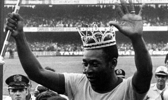 82 &eacute;ves kor&aacute;ban elhunyt a brazil futball legenda, Pel&eacute;