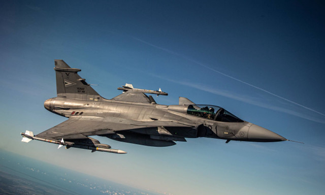Lezuhant egy magyar Gripen Szolnok mellett