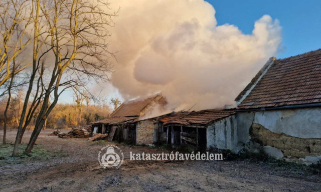 Mell&eacute;k&eacute;p&uuml;let &eacute;gett Soml&oacute;vecs&eacute;n