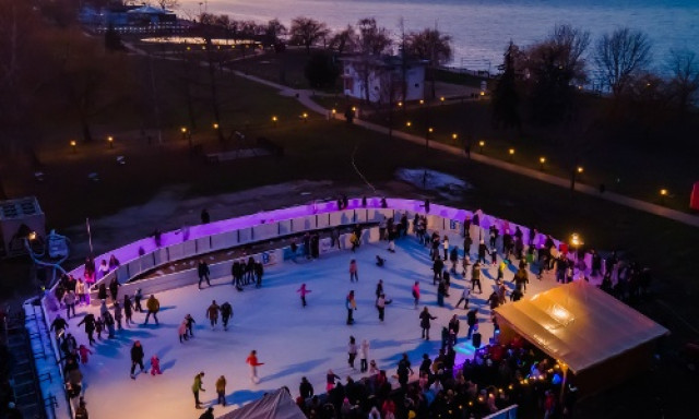 T&eacute;li Var&aacute;zs Si&oacute;fokon &ndash; j&eacute;gp&aacute;ly&aacute;val, Mesebusszal, &oacute;ri&aacute;sker&eacute;kkel &eacute;s Puncs Partyval v&aacute;r a Balaton főv&aacute;rosa