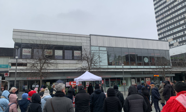 &ldquo;L&aacute;z&aacute;r J&aacute;nosnak mennie kell&rdquo; - &uuml;zent&eacute;k a veszpr&eacute;mi t&uuml;ntet&eacute;sen