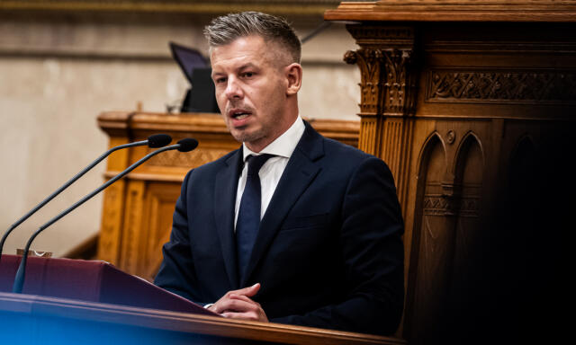 Magyar P&eacute;ter megsz&uuml;ntetn&eacute; a k&eacute;pviselők mentelmi jog&aacute;t k&ouml;zv&aacute;das &uuml;gyekben