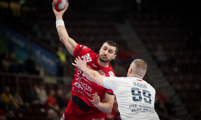 &Aacute;tg&aacute;zolt a Veszpr&eacute;m a Budakal&aacute;szon