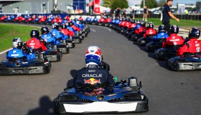 Verstappen 14 k&ouml;r alatt levad&aacute;szott 100 gokartost