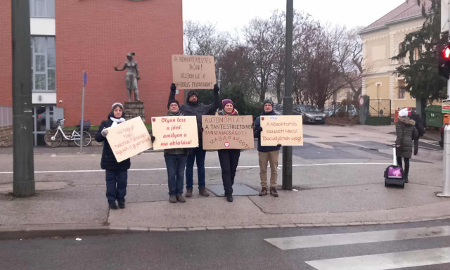 &ldquo;A r&eacute;mh&iacute;rterjeszt&eacute;s bűn&rdquo; - &uuml;zent&eacute;k a zebraszerd&aacute;z&oacute;k