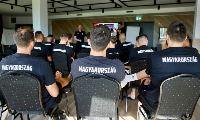 Megkezdte a felk&eacute;sz&uuml;l&eacute;s&eacute;t az olimpi&aacute;ra a f&eacute;rfi k&eacute;zilabda v&aacute;logatott