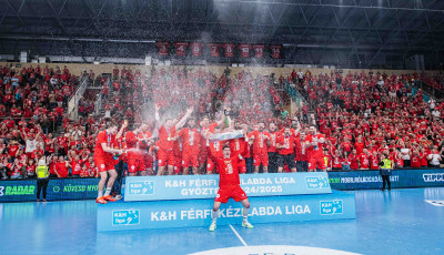 Z&uacute;gott &aacute;m az &Eacute;p&iacute;tők - &eacute;s joggal! - Hazai p&aacute;ly&aacute;n lett bajnok a Veszpr&eacute;m - GAL&Eacute;RIA
